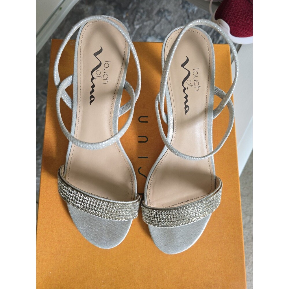 Touch of Nina Women's Silver and Grey Courts